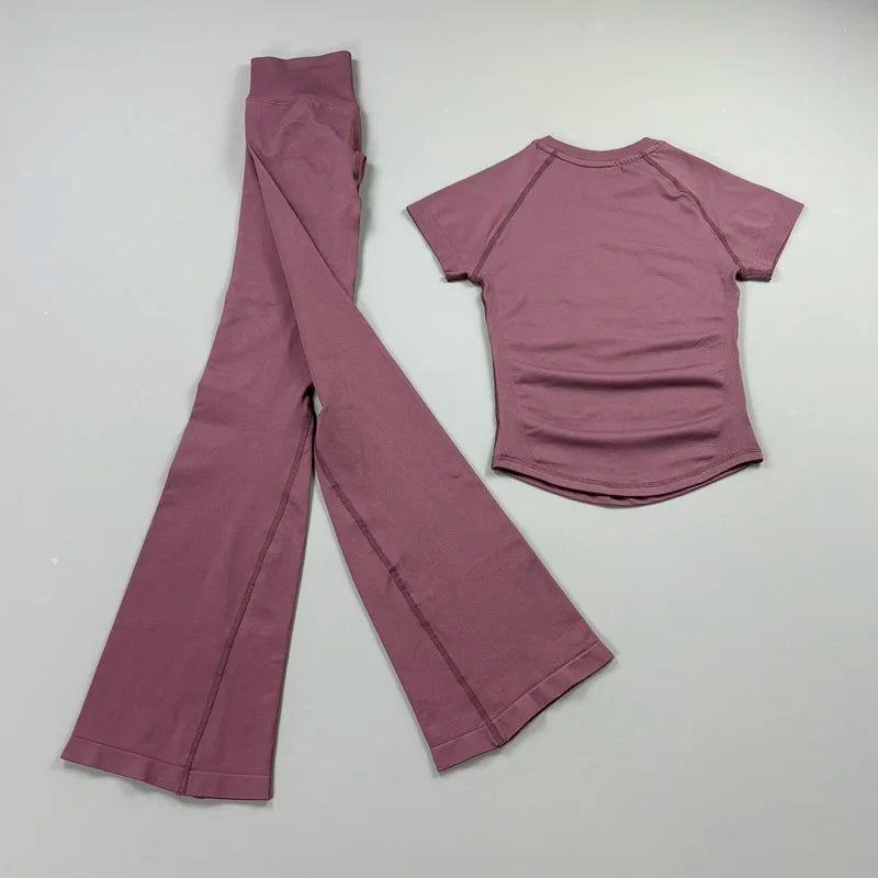Conjunto deportivo de 2 piezas: leggings acampanados y top de manga corta